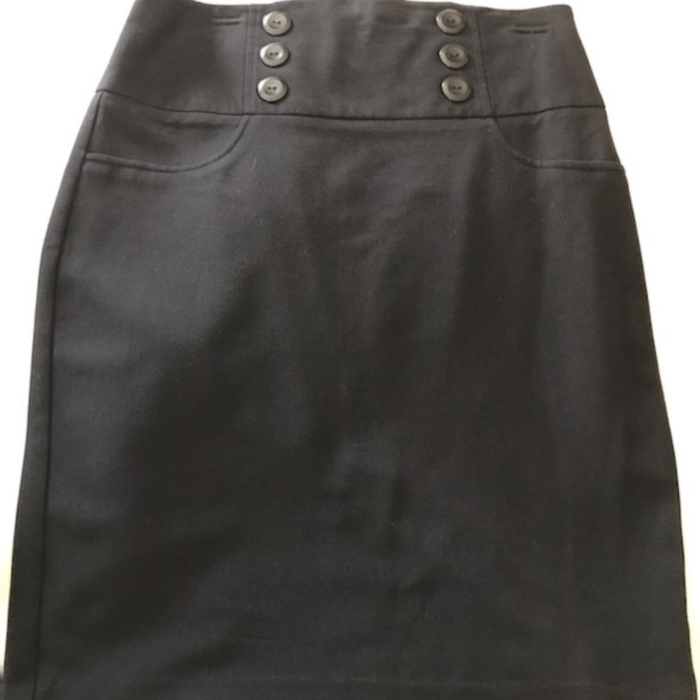 🍓EUC!! Black Pencil Skirt With Button Detail